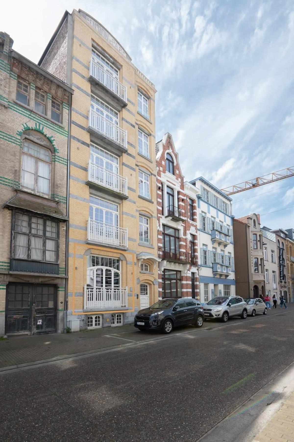 Beautiful Renovated In An Authentic Building * Oostende